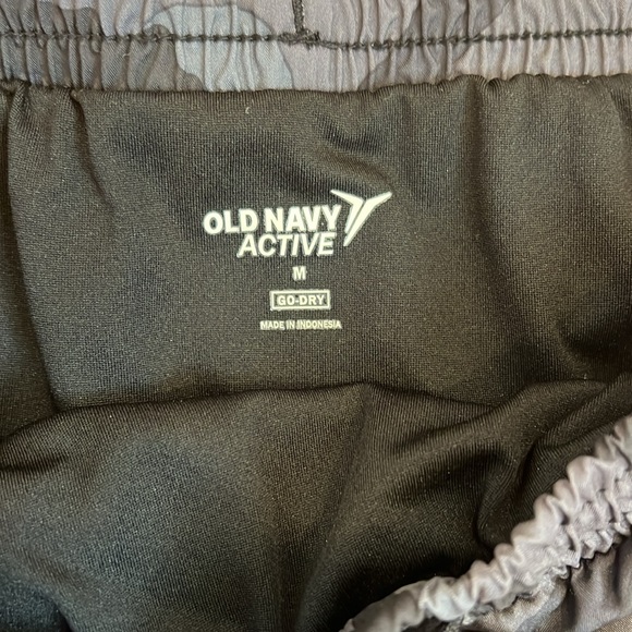 OLD NAVY Active Go-Dry Camo Shorts Size Medium - Picture 3 of 9